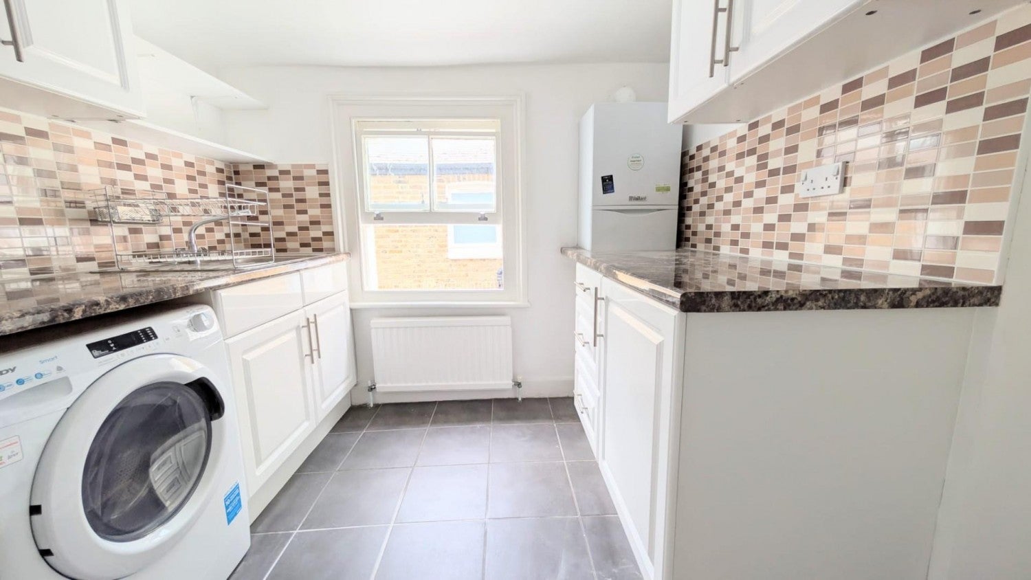 Flat Ajax Road in Greater London