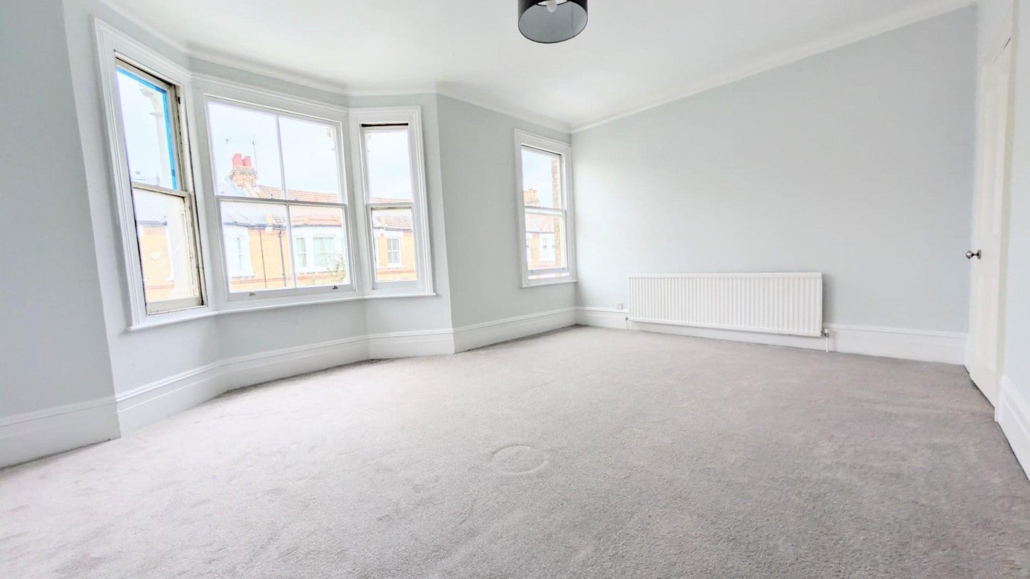 Flat Ajax Road in Greater London