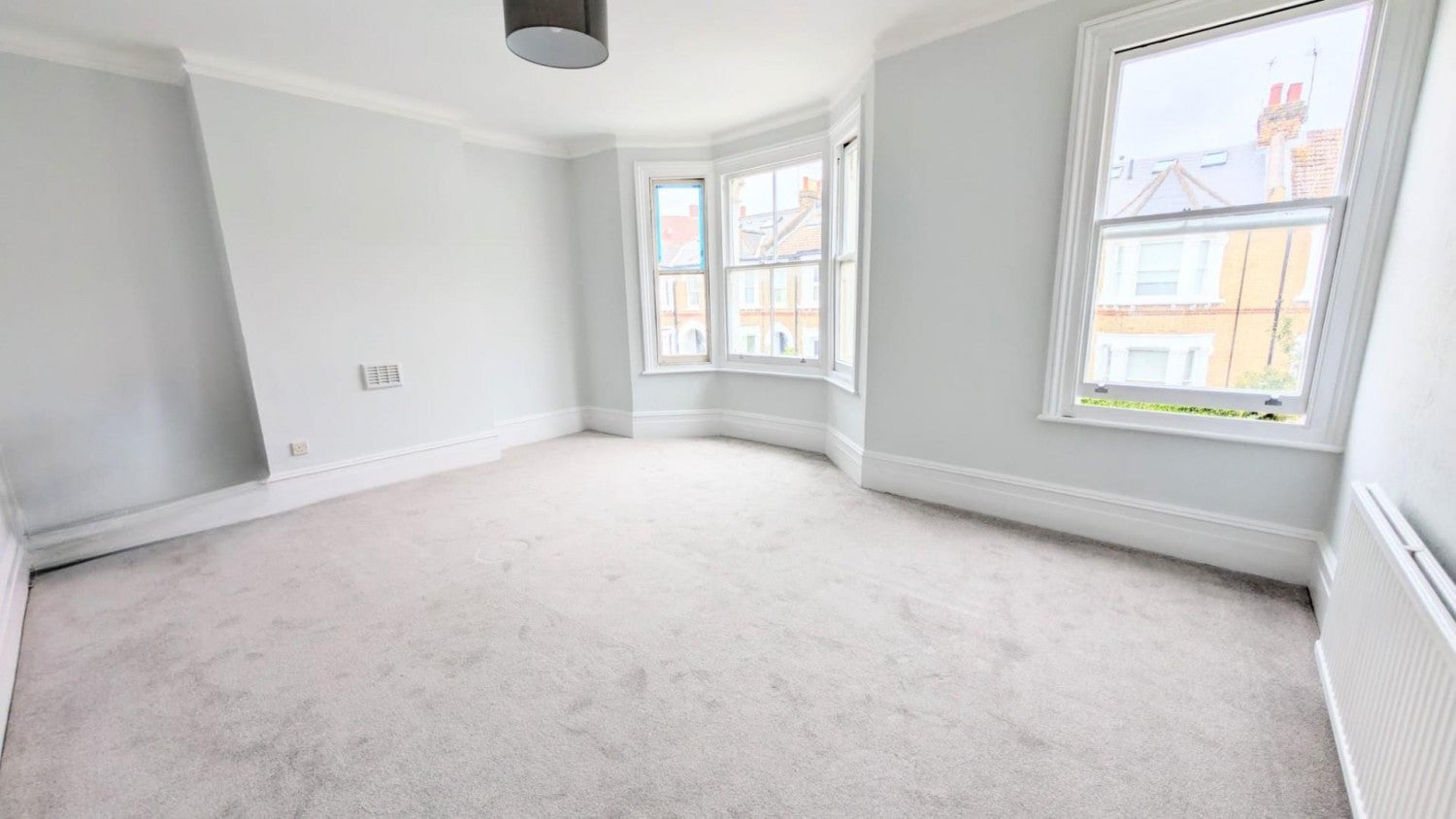 Flat Ajax Road in Greater London