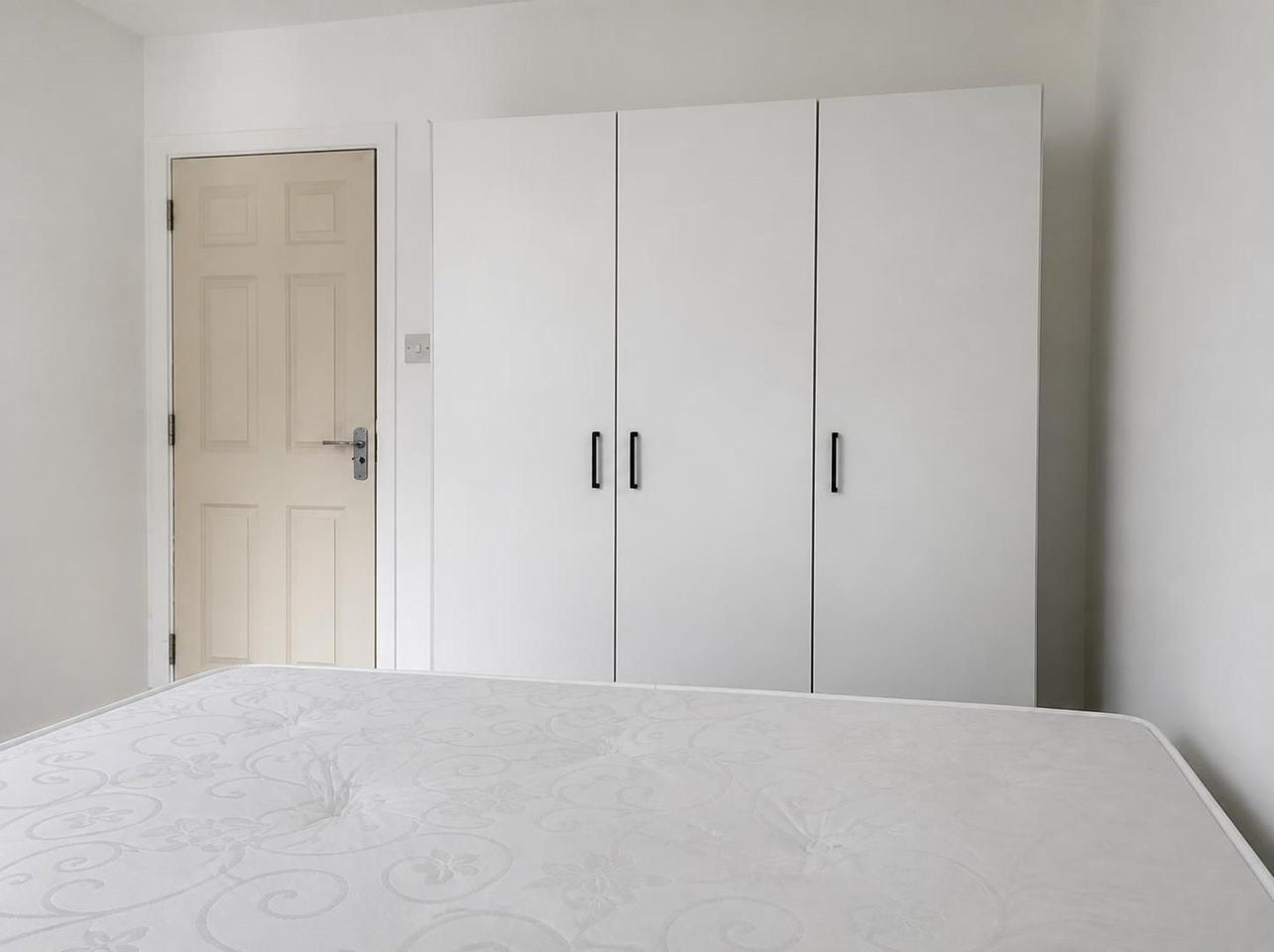 Room Stewarts Road in Greater London