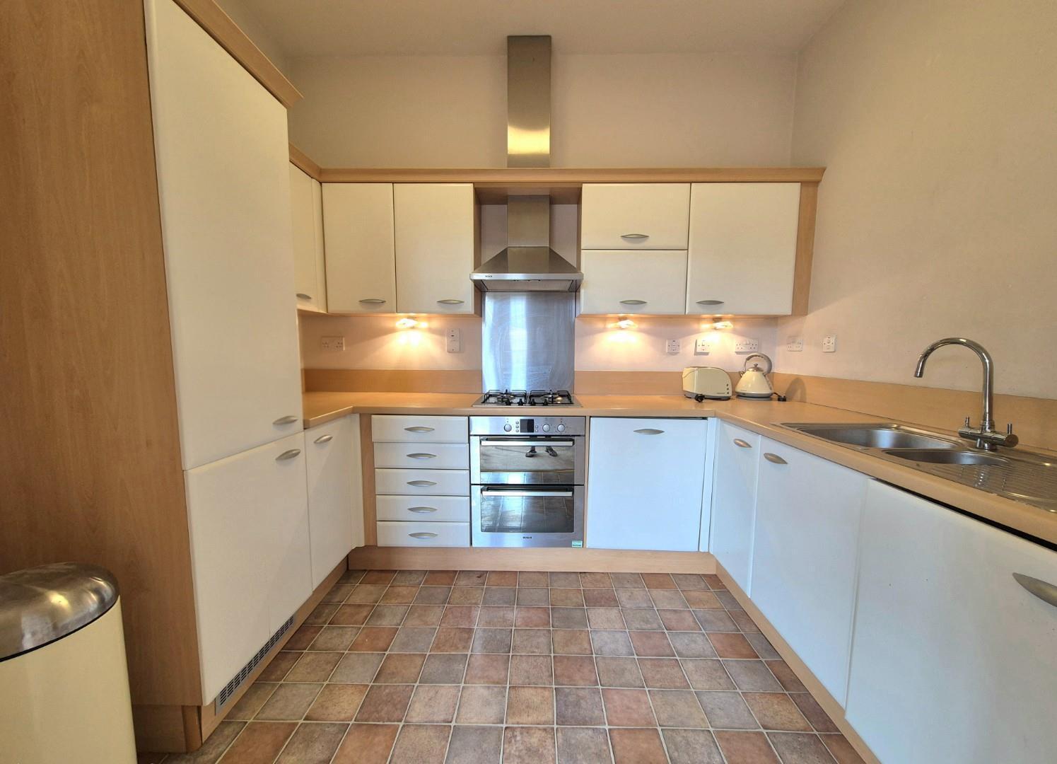 Flat Woolstone Close in Northampton