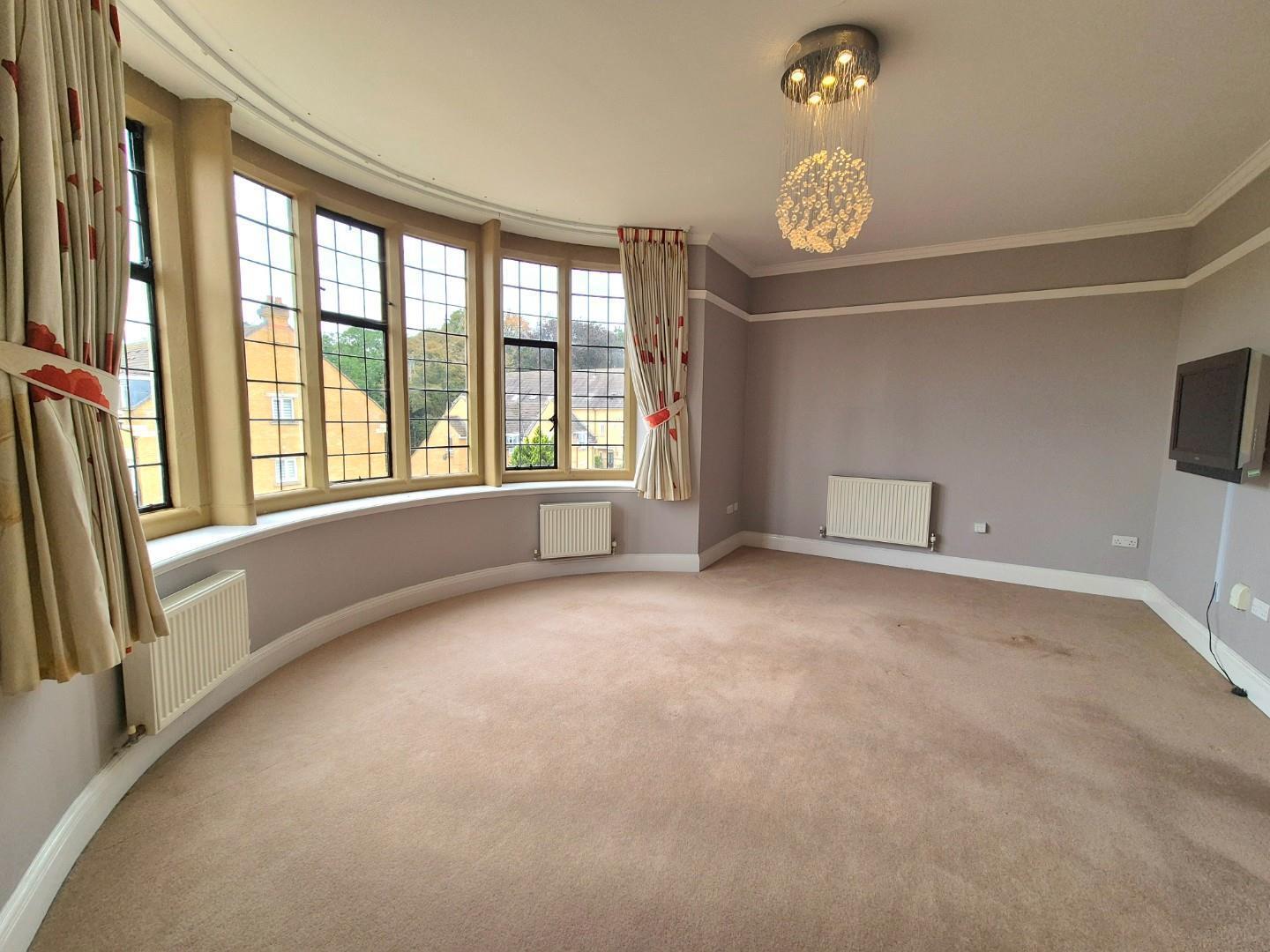 Flat Woolstone Close in Northampton
