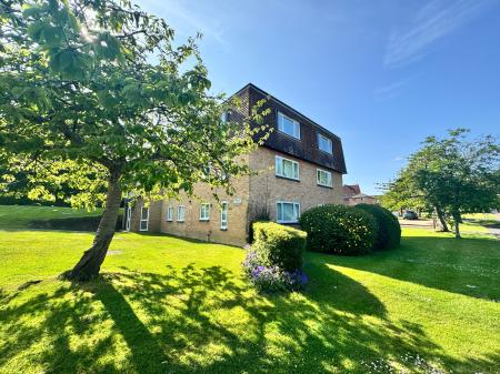 Flat Syresham Gardens in Mid Sussex