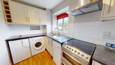 Flat Syresham Gardens in Mid Sussex