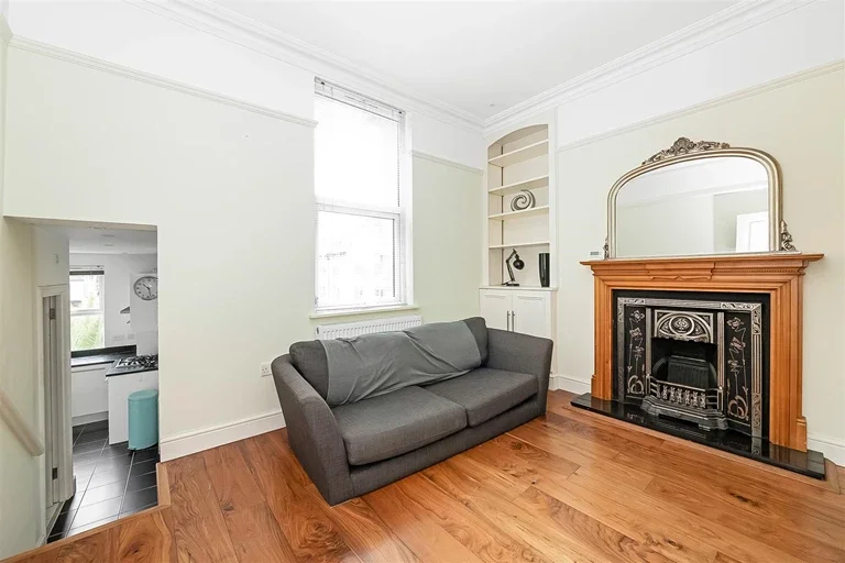 Flat Queen's Road in Greater London