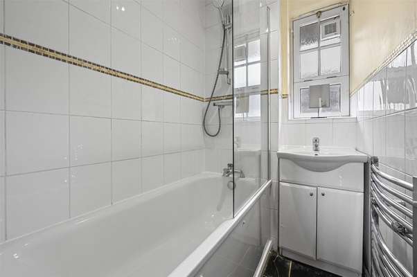 Flat Baylis Road in Greater London