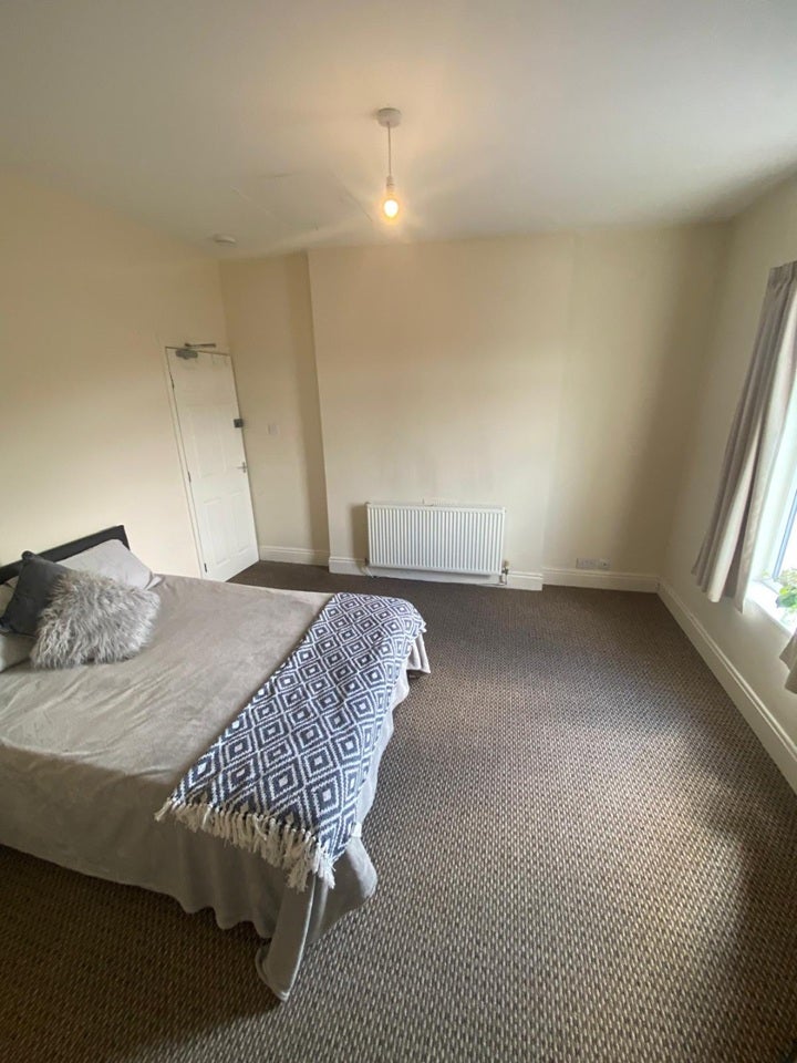 Room Fern Avenue in Doncaster