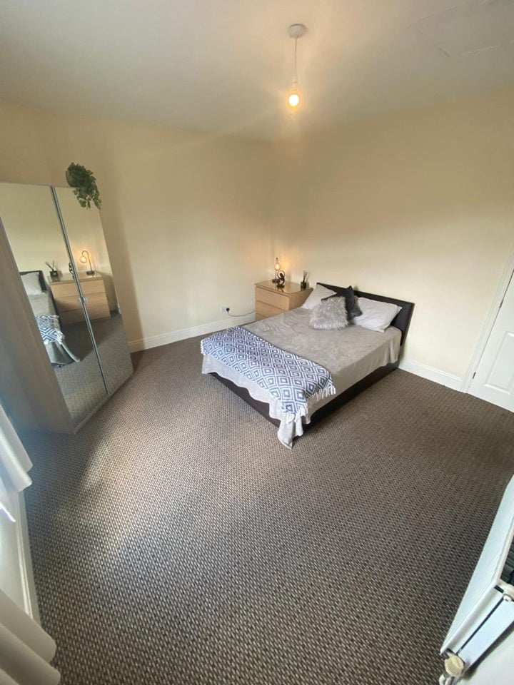 Room Fern Avenue in Doncaster