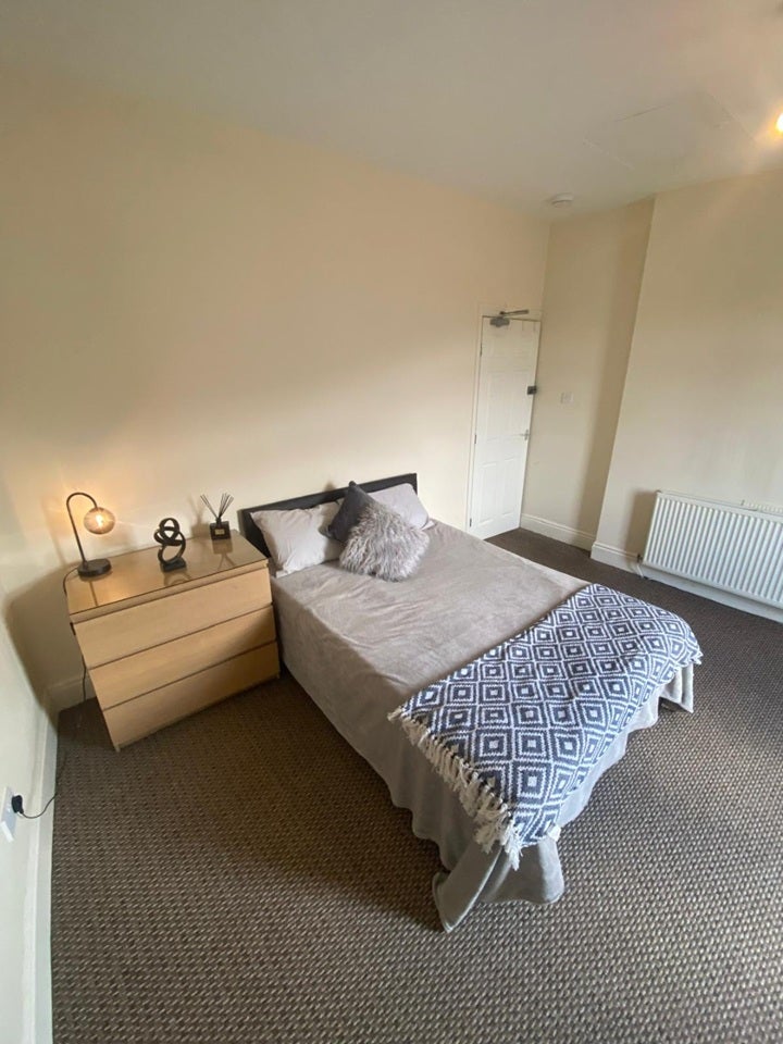 Room Fern Avenue in Doncaster
