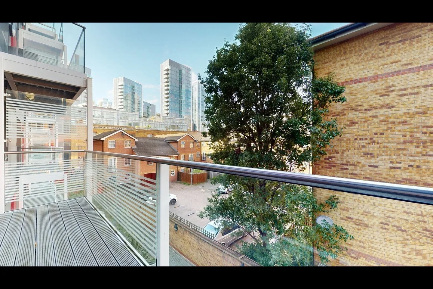 Flat Fairclough Street in Greater London