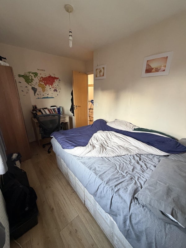 Room Belton Way in Greater London