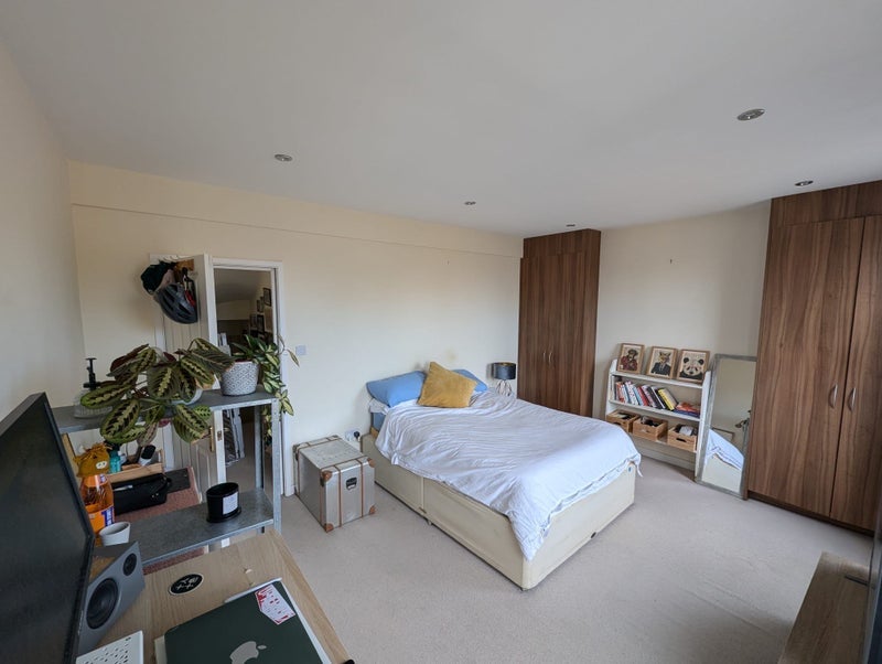 Room Tunstall Road in Greater London