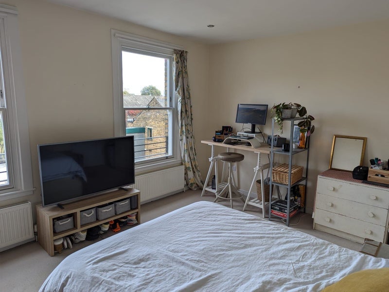 Room Tunstall Road in Greater London