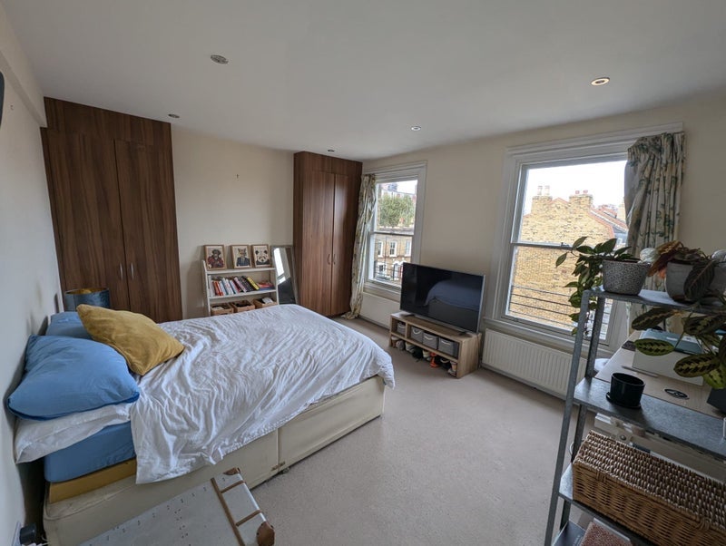 Room Tunstall Road in Greater London