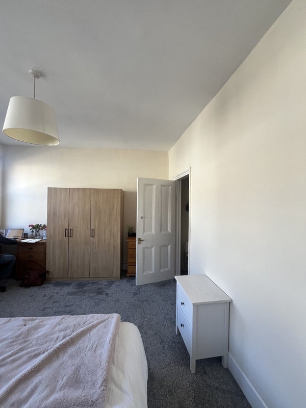Room Replingham Road in Greater London