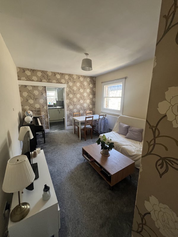 Room Replingham Road in Greater London