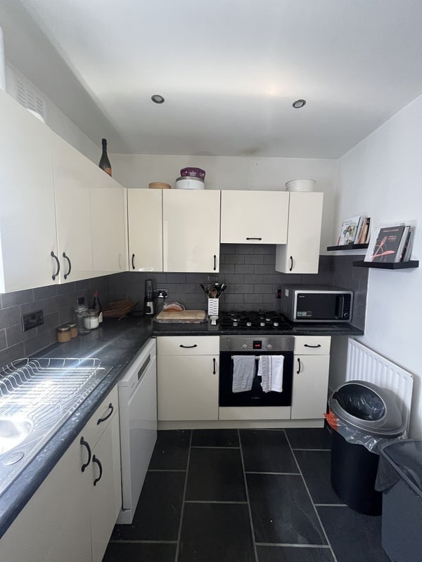 Room Replingham Road in Greater London