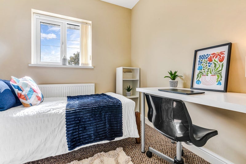 Room Charter Avenue in Coventry