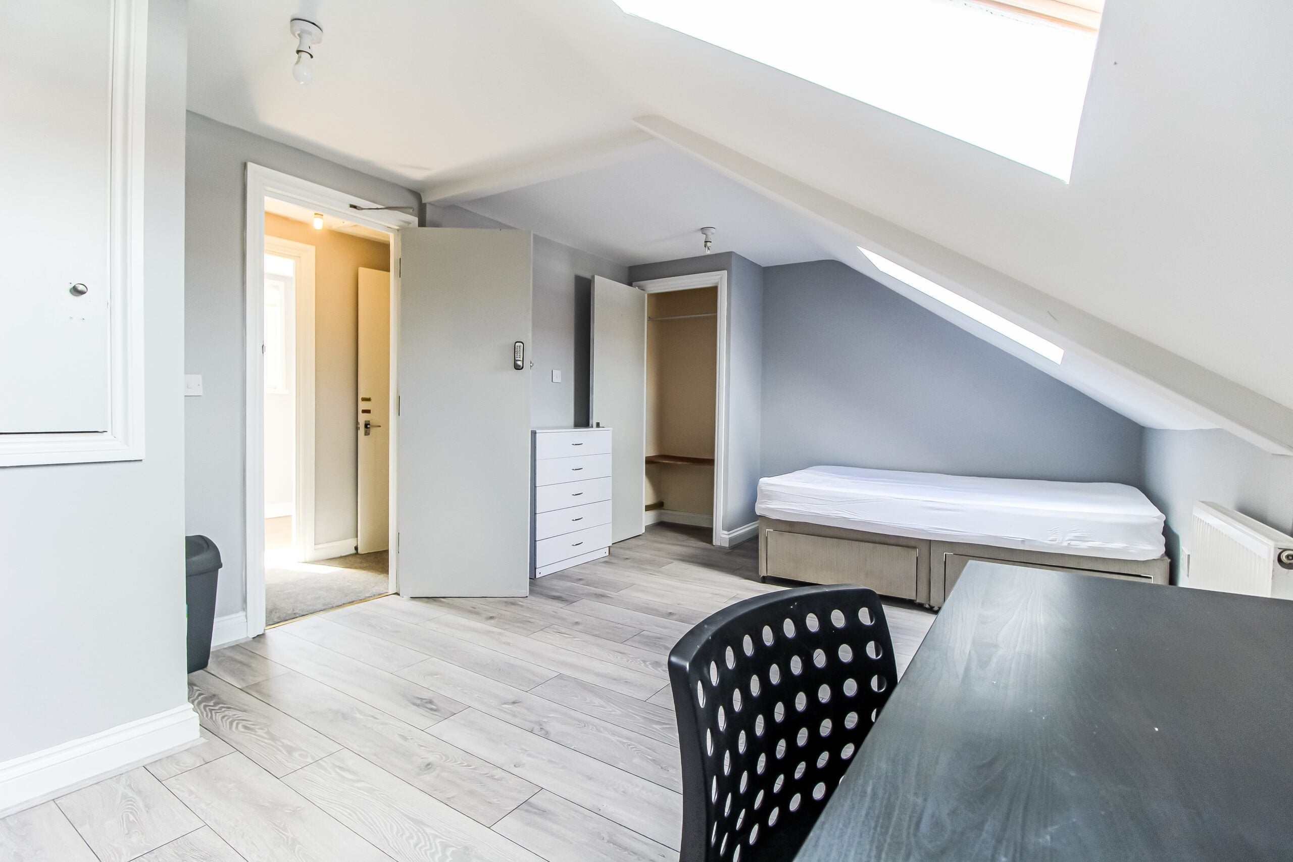 Room Queen Street in Pontypridd