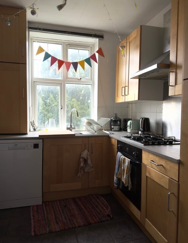Room Thorncliffe Road in Greater London