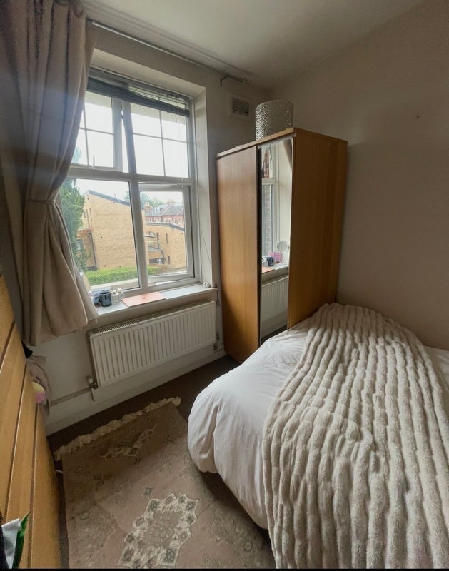 Room Thorncliffe Road in Greater London