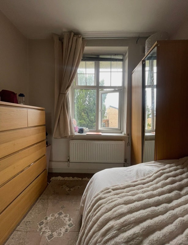 Room Thorncliffe Road in Greater London