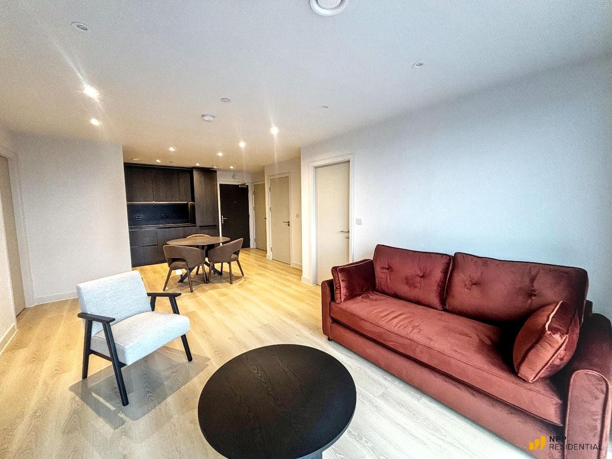 Flat Trinity Way in Salford