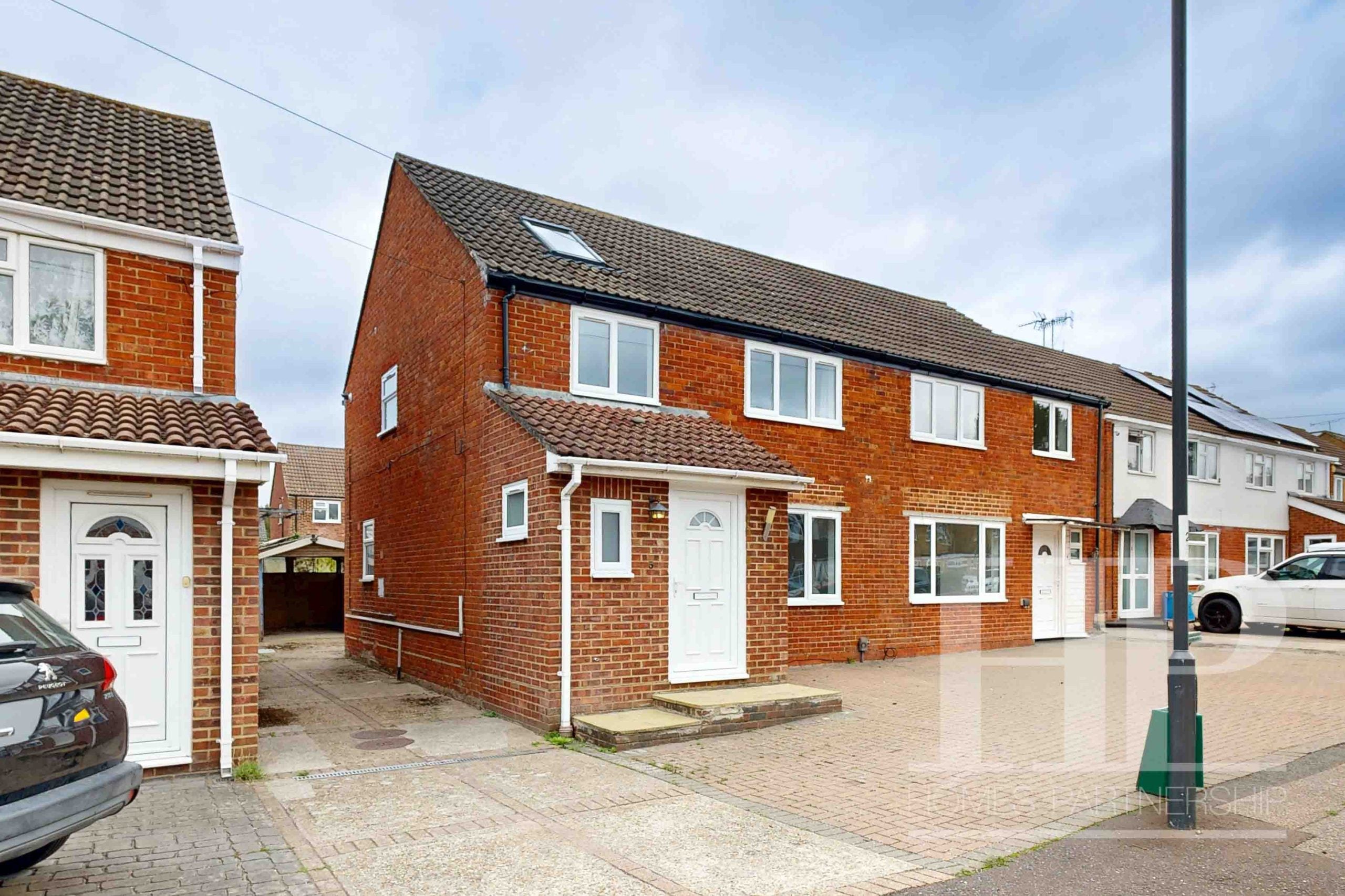 House Tennyson Close in Crawley