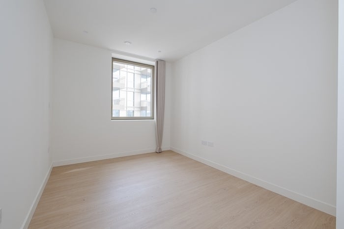 Flat Daneland Walk in Greater London