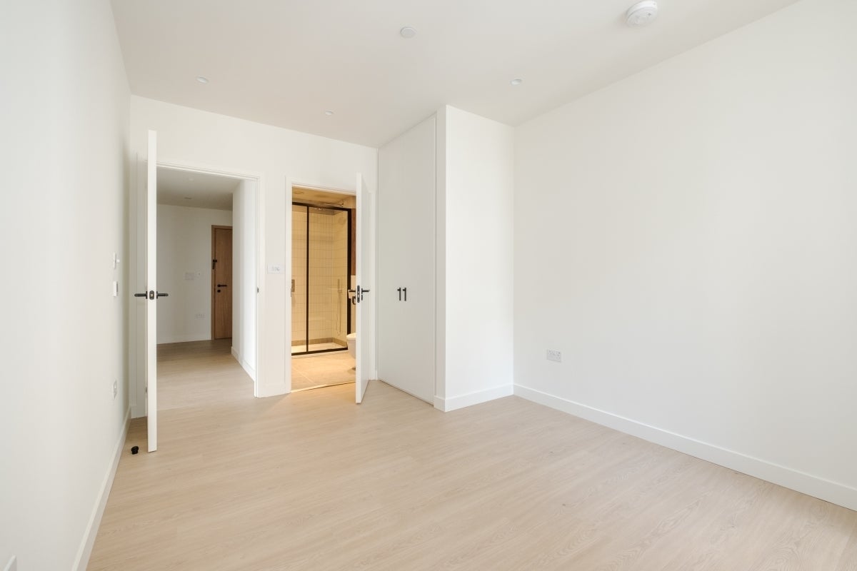 Flat Daneland Walk in Greater London
