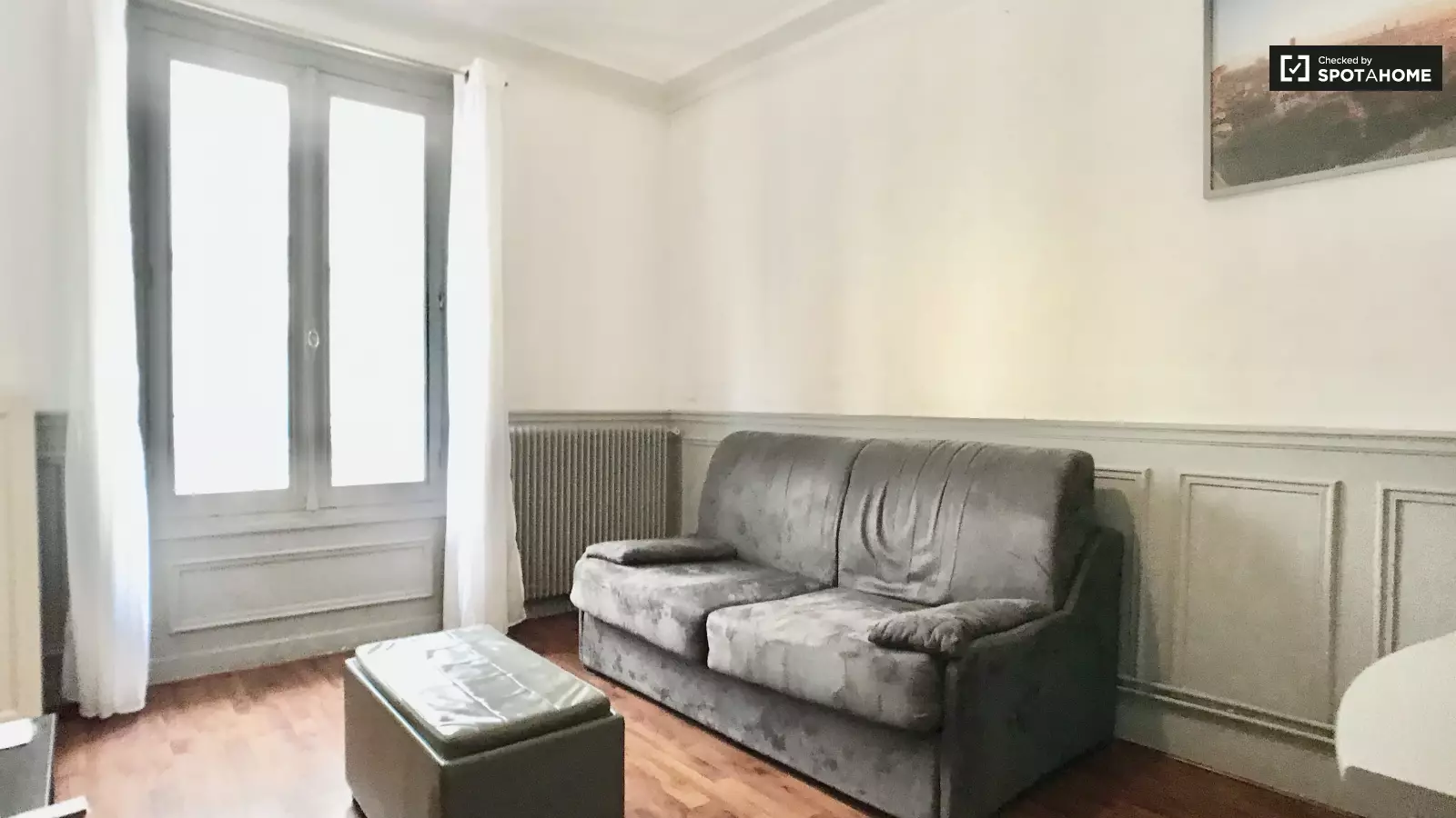 Flat Rue des Moines in Paris