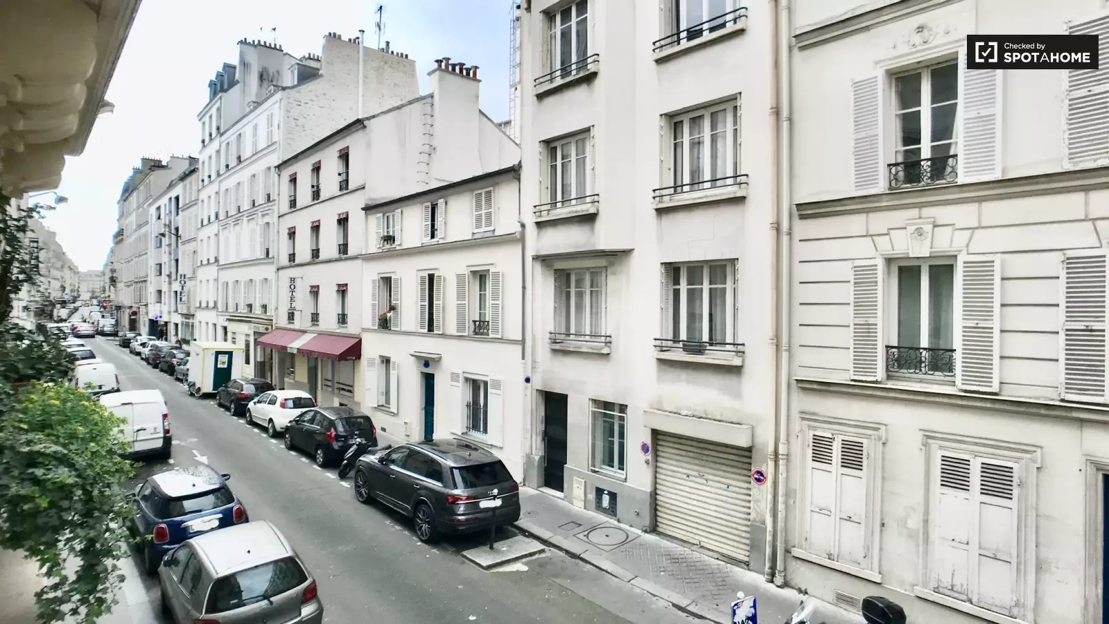 Flat Rue des Moines in Paris