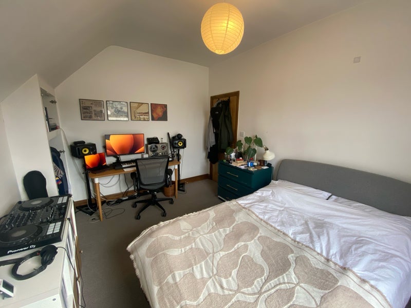 Room Coverton Road in Greater London