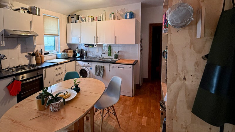 Room Coverton Road in Greater London