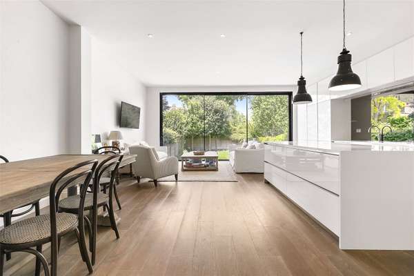 House Thurleigh Road in Greater London