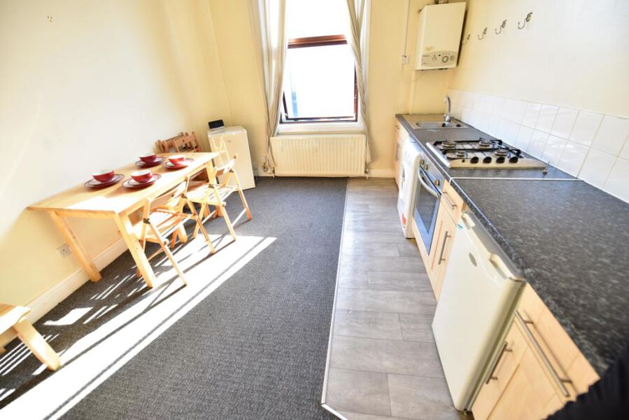 Flat Blandford Grove in Leeds