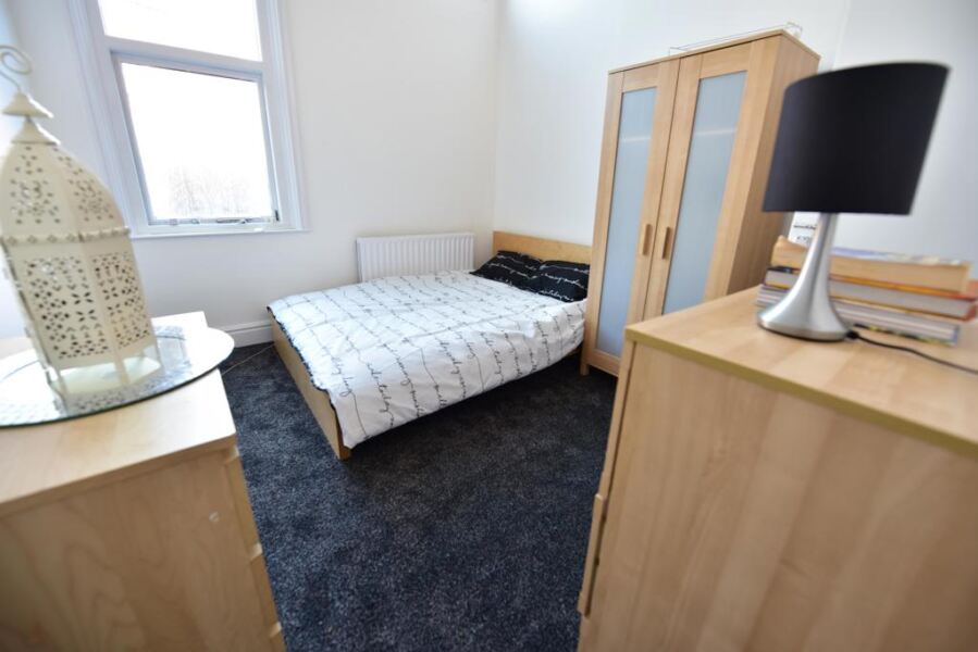 Flat Blandford Grove in Leeds