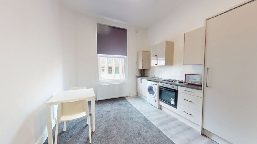 Flat Blandford Grove in Leeds