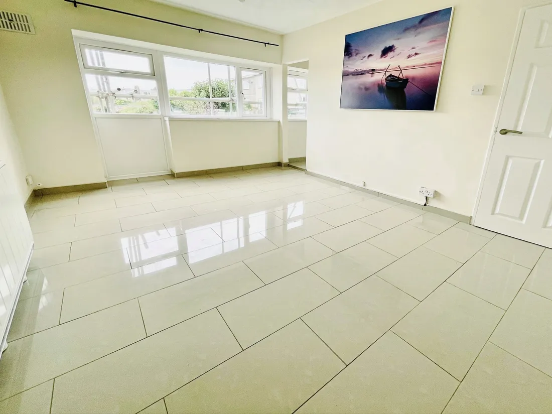 Flat Heol Isaf in Brynmawr