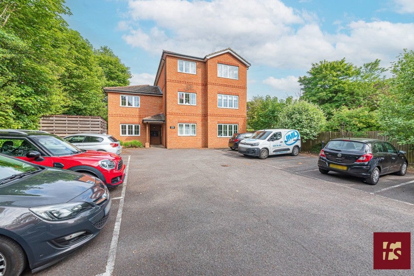 Flat King's Road in Buckler's Park