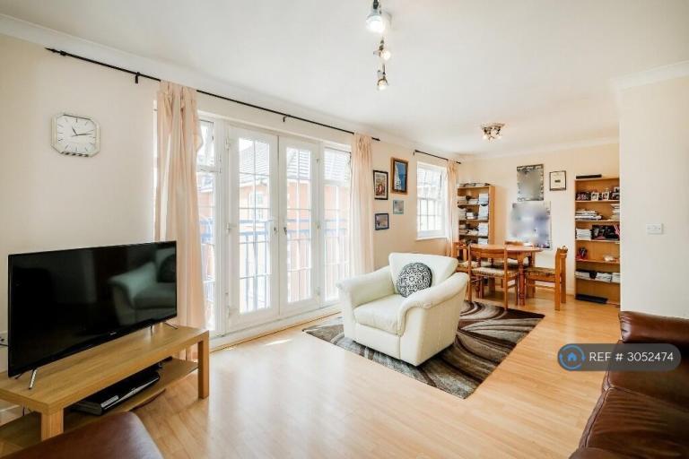 Flat Queensberry Place in Greater London