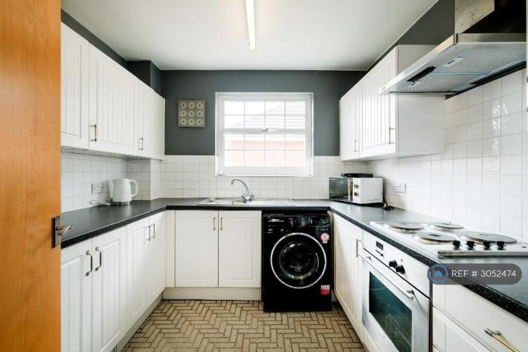 Flat Queensberry Place in Greater London