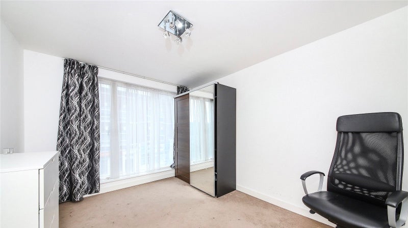 Room Charlton Church Lane in Greater London