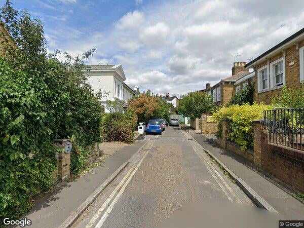 Flat Elfin Grove in Greater London
