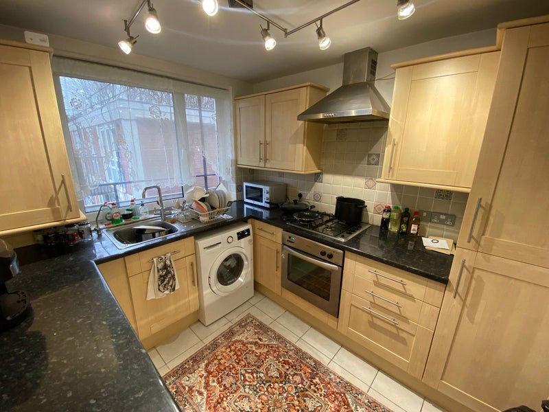 Room Compton Close in Greater London