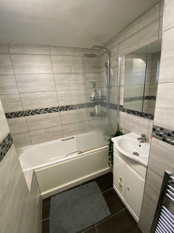 Room Compton Close in Greater London