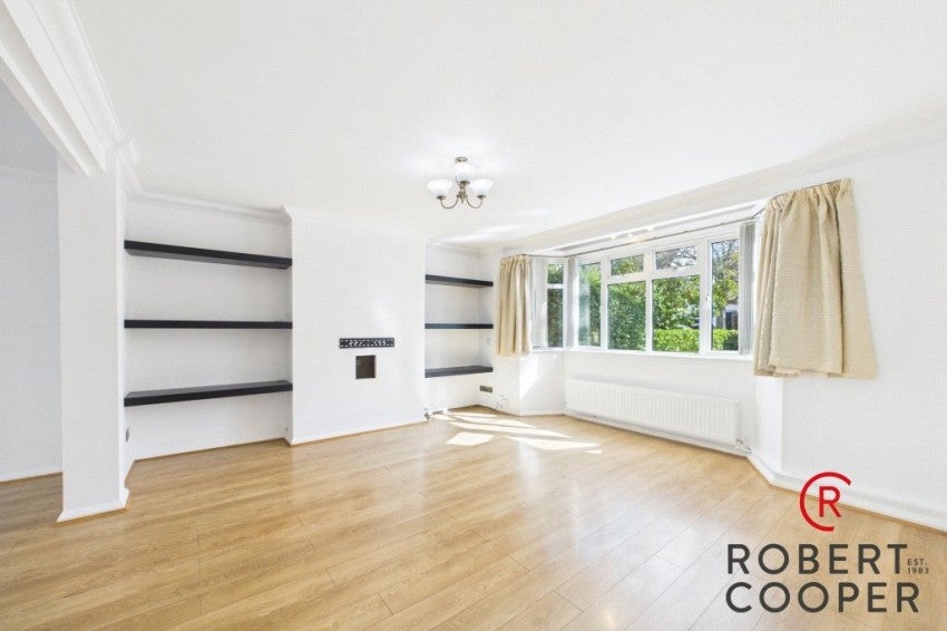 Flat College Drive in Greater London