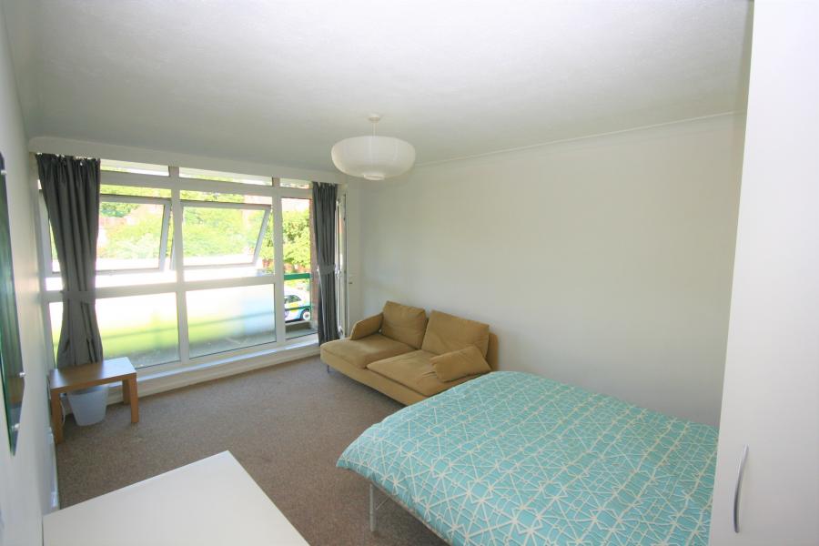 Flat Hamilton Road in Reading