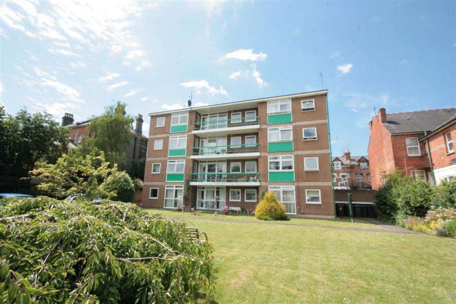 Flat Hamilton Road in Reading