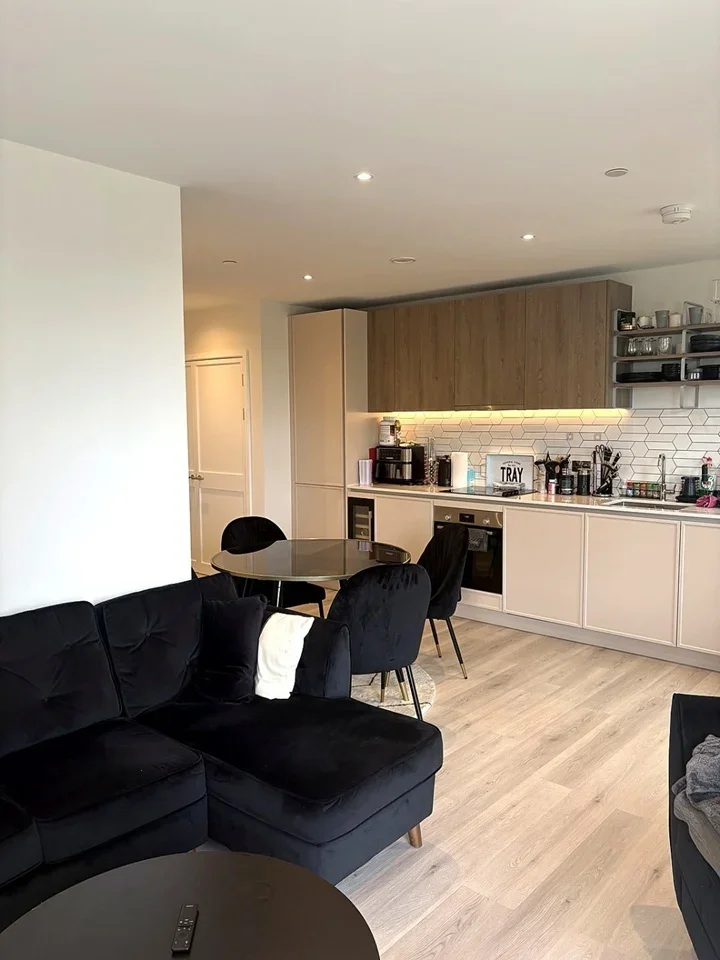 Flat Astell Road in Greater London